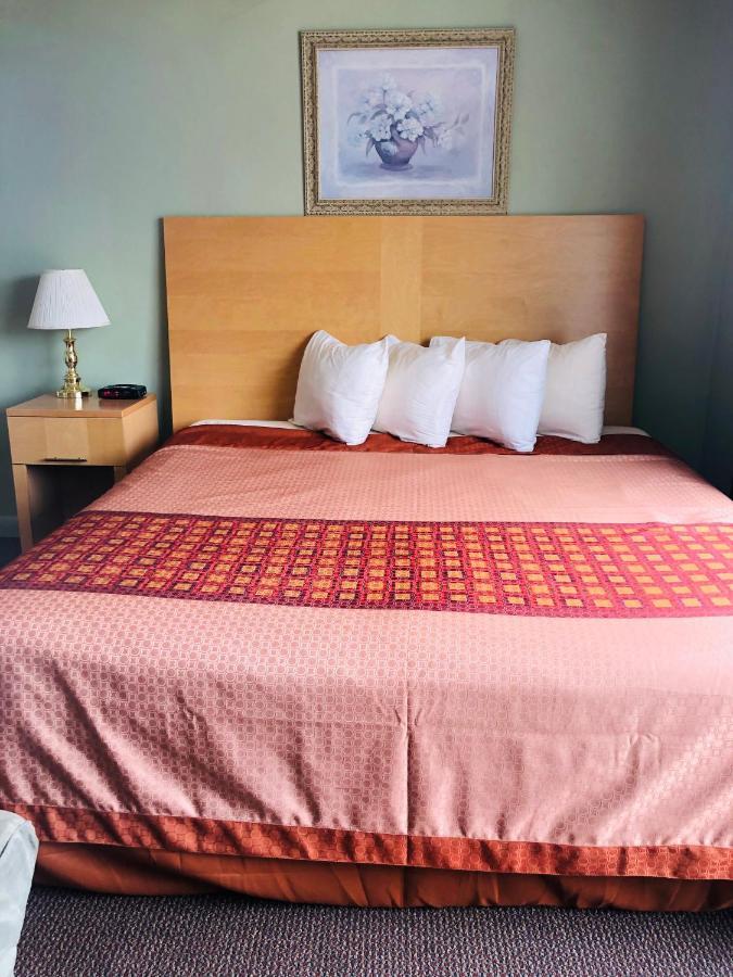 Perth Plaza Inn & Suites Экстерьер фото