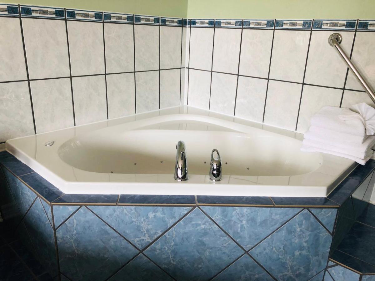 Perth Plaza Inn & Suites Экстерьер фото