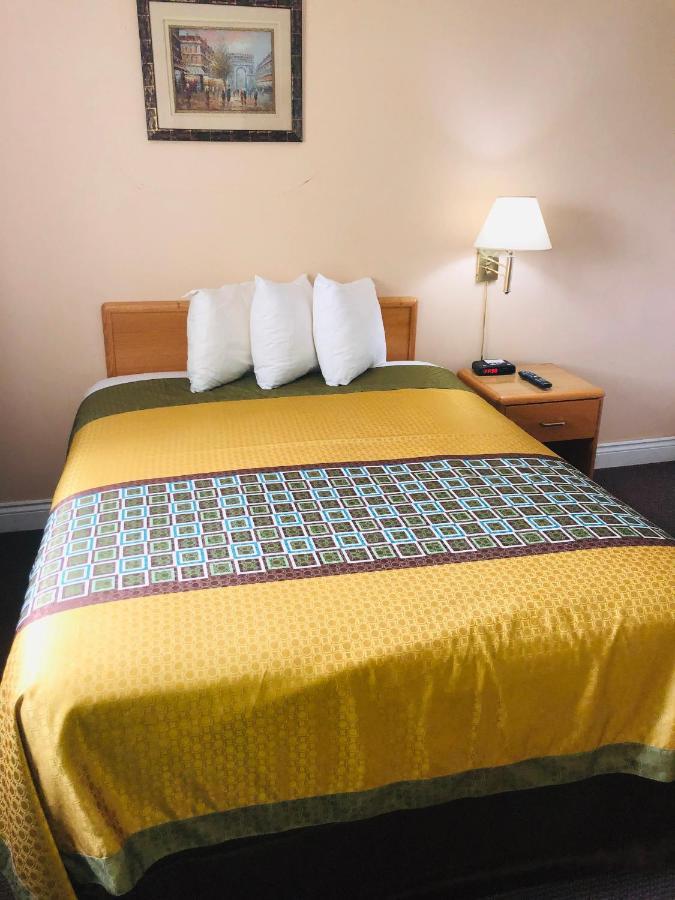 Perth Plaza Inn & Suites Экстерьер фото