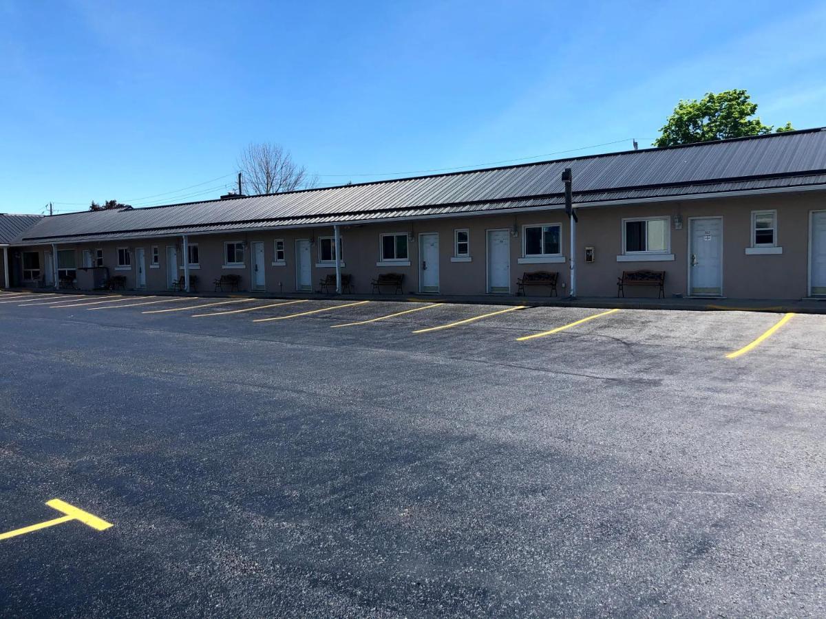 Perth Plaza Inn & Suites Экстерьер фото