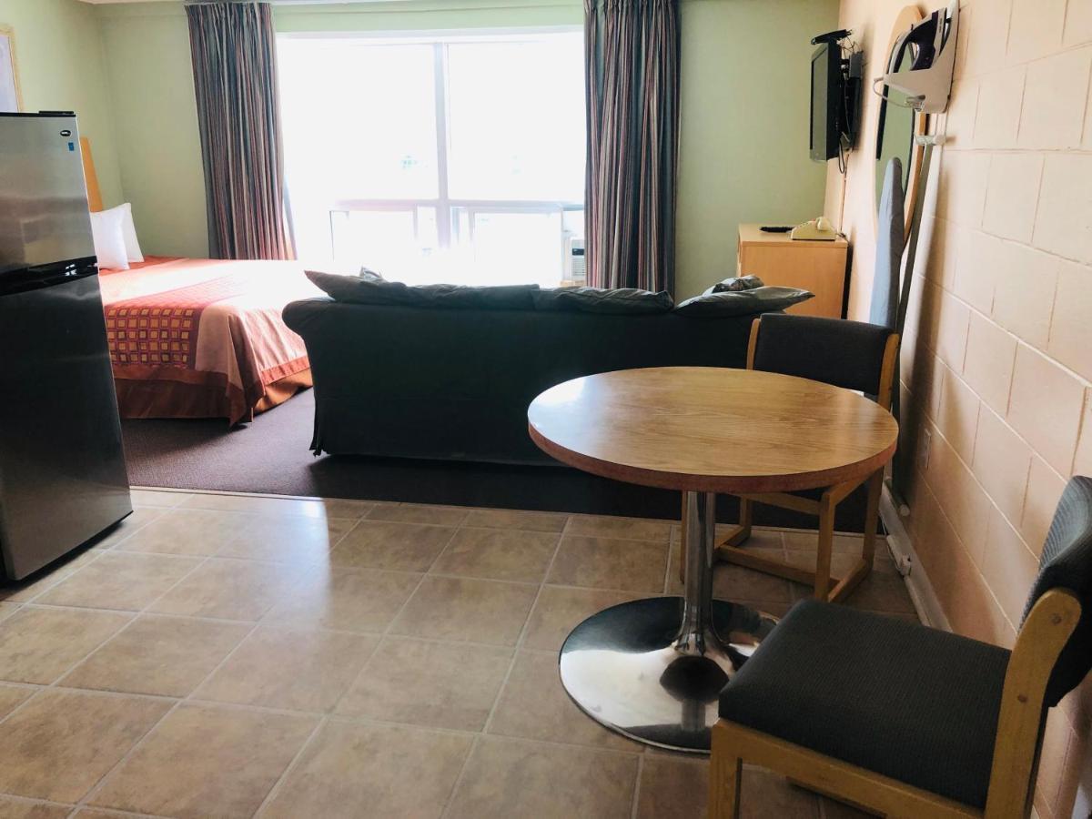 Perth Plaza Inn & Suites Экстерьер фото