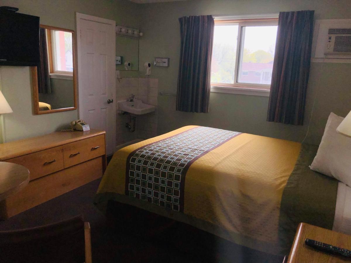 Perth Plaza Inn & Suites Экстерьер фото