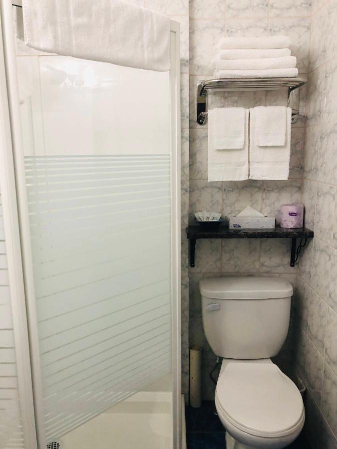 Perth Plaza Inn & Suites Экстерьер фото