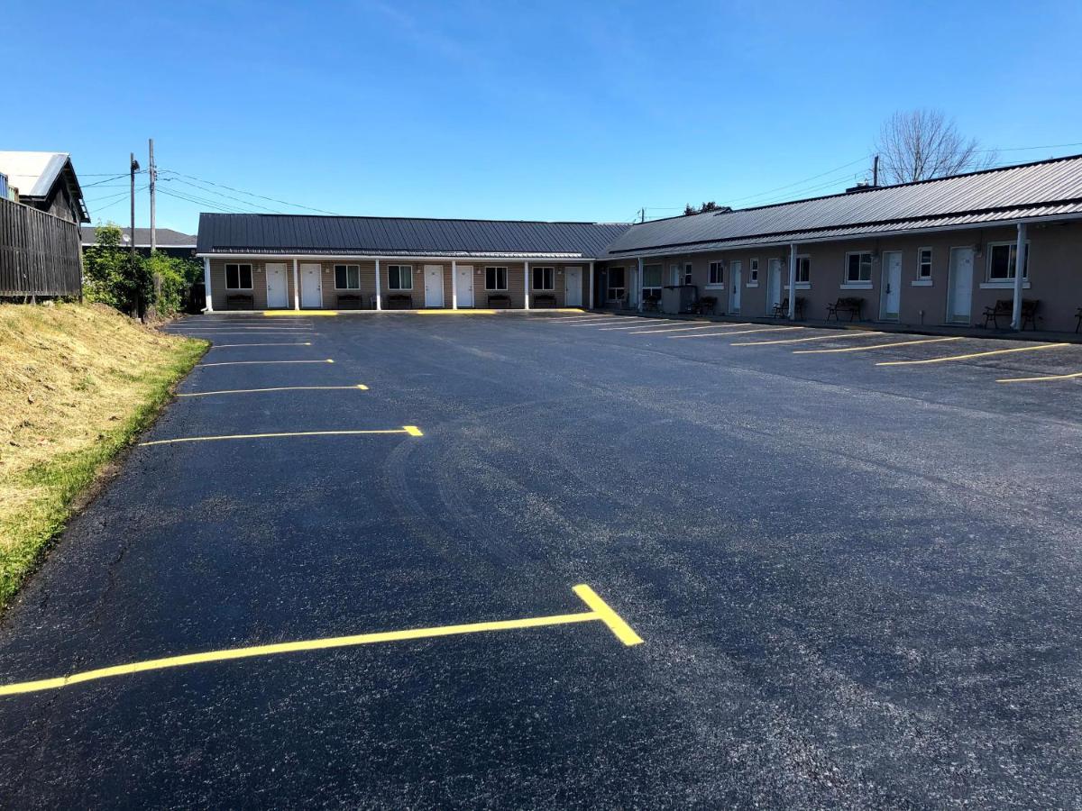 Perth Plaza Inn & Suites Экстерьер фото