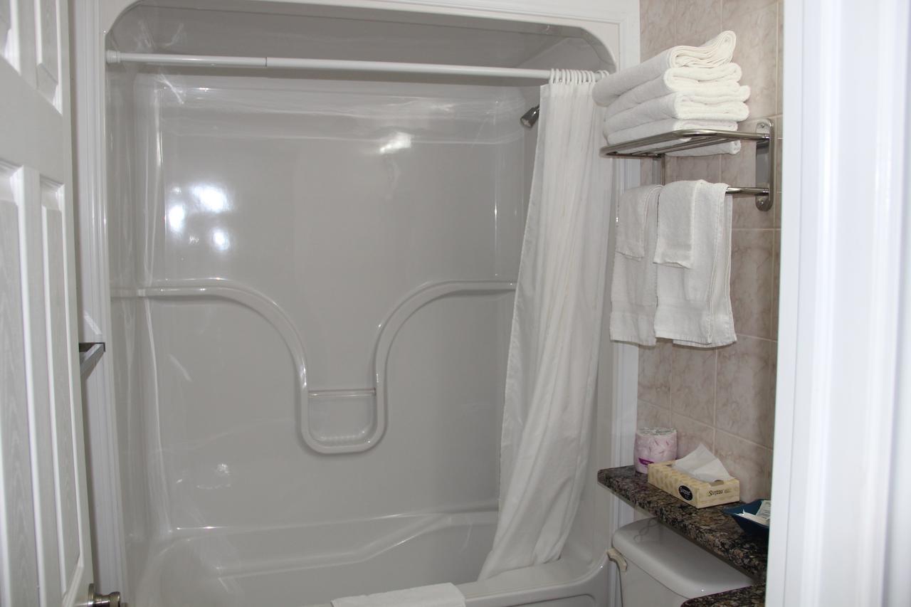 Perth Plaza Inn & Suites Экстерьер фото