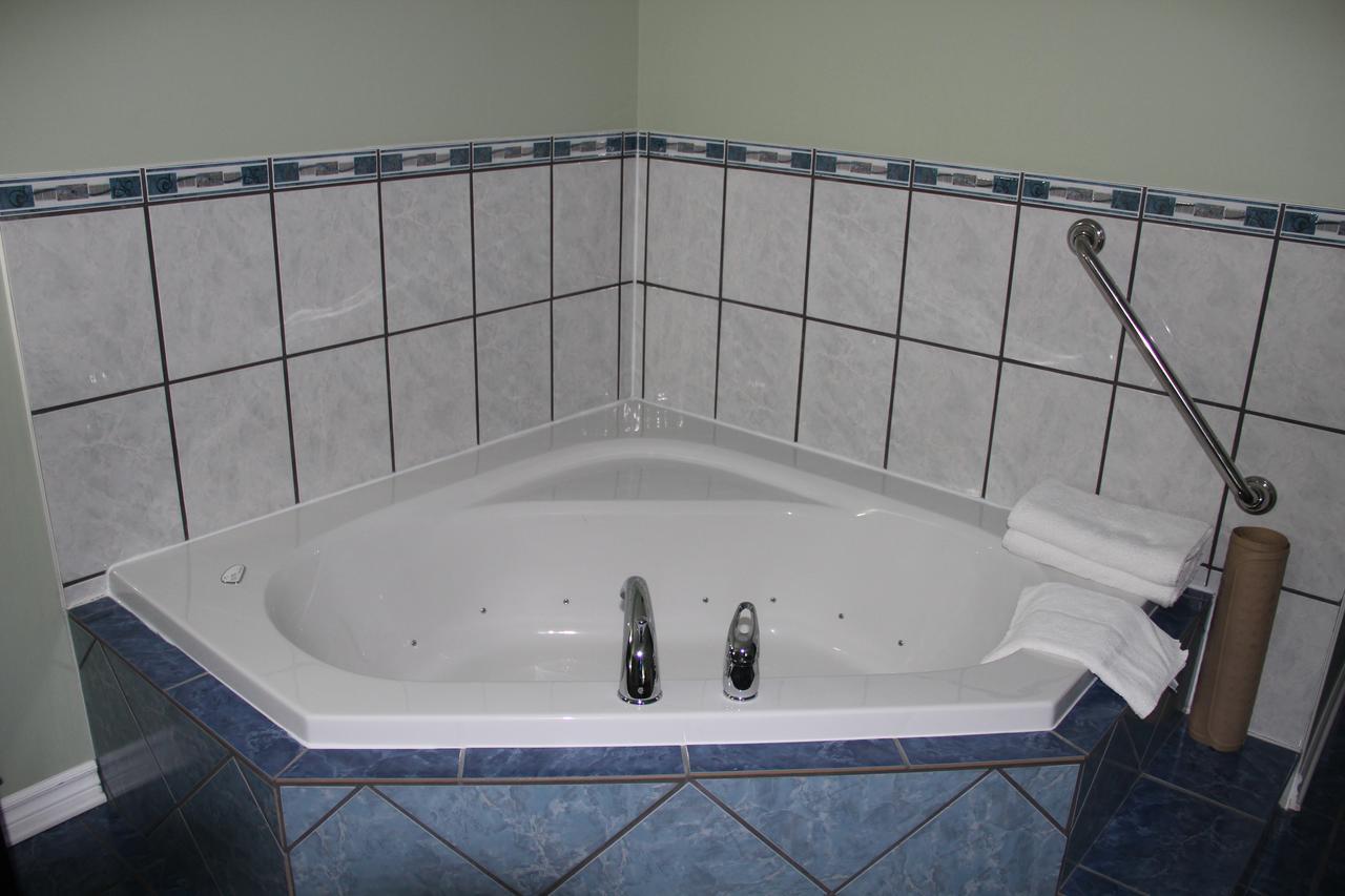 Perth Plaza Inn & Suites Экстерьер фото
