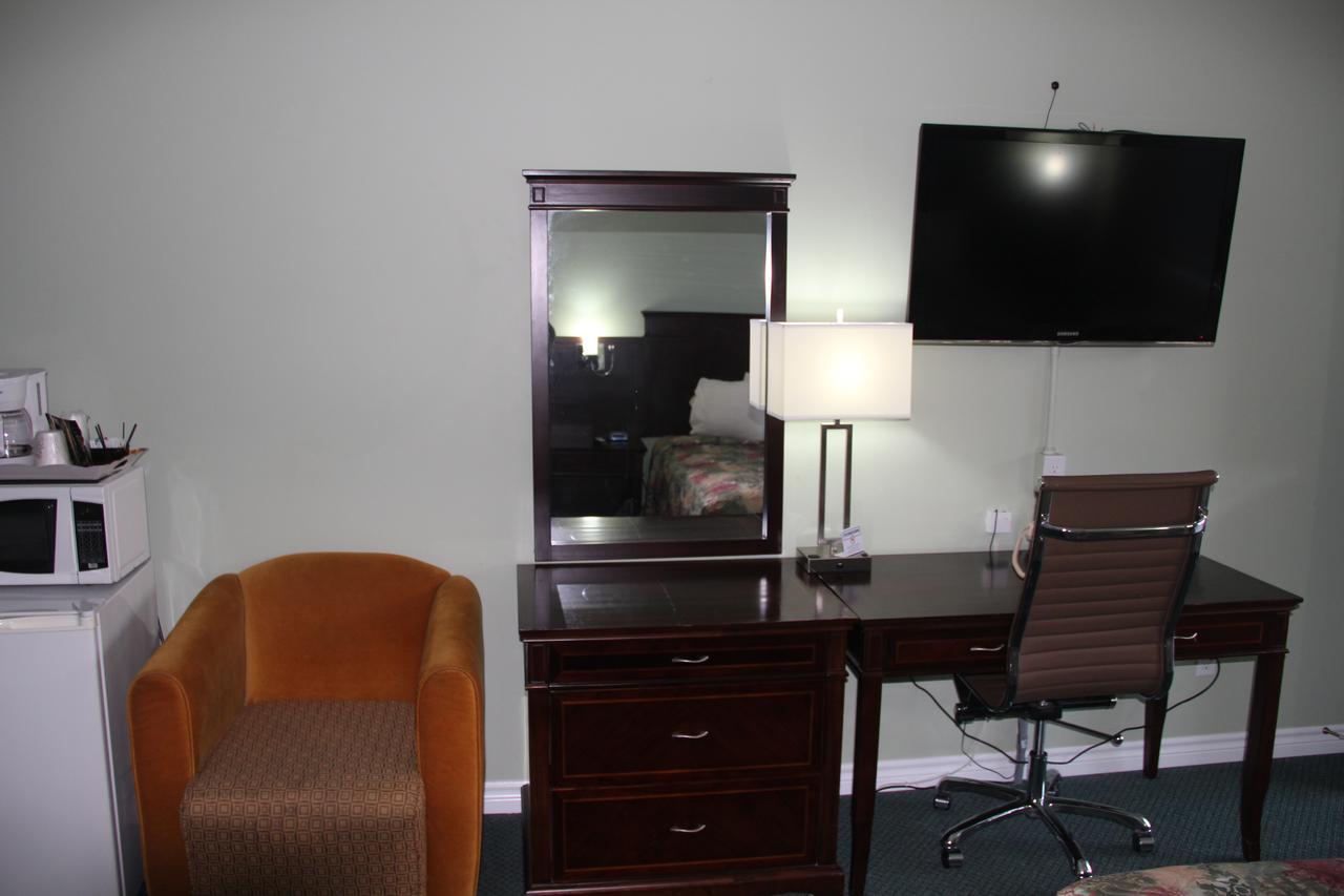 Perth Plaza Inn & Suites Экстерьер фото