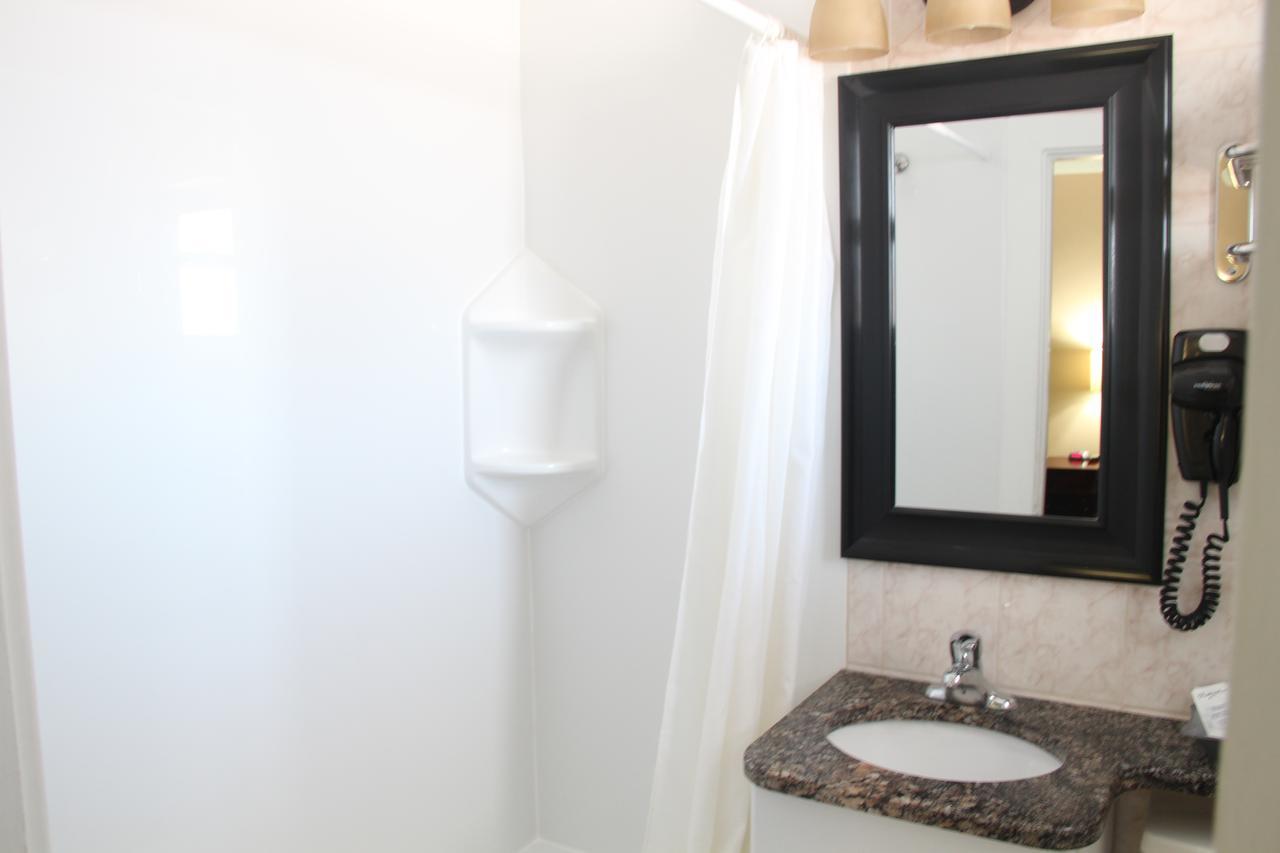 Perth Plaza Inn & Suites Экстерьер фото